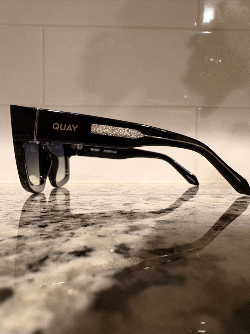 Quay Get in Line Oversized Gradient Sunglasses - Black Frame,Gradient Lenses EUC - Picture 2 of 10